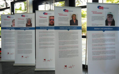 10 „Kreismeister“ auf Roll-ups präsentiert zum Jubiläum